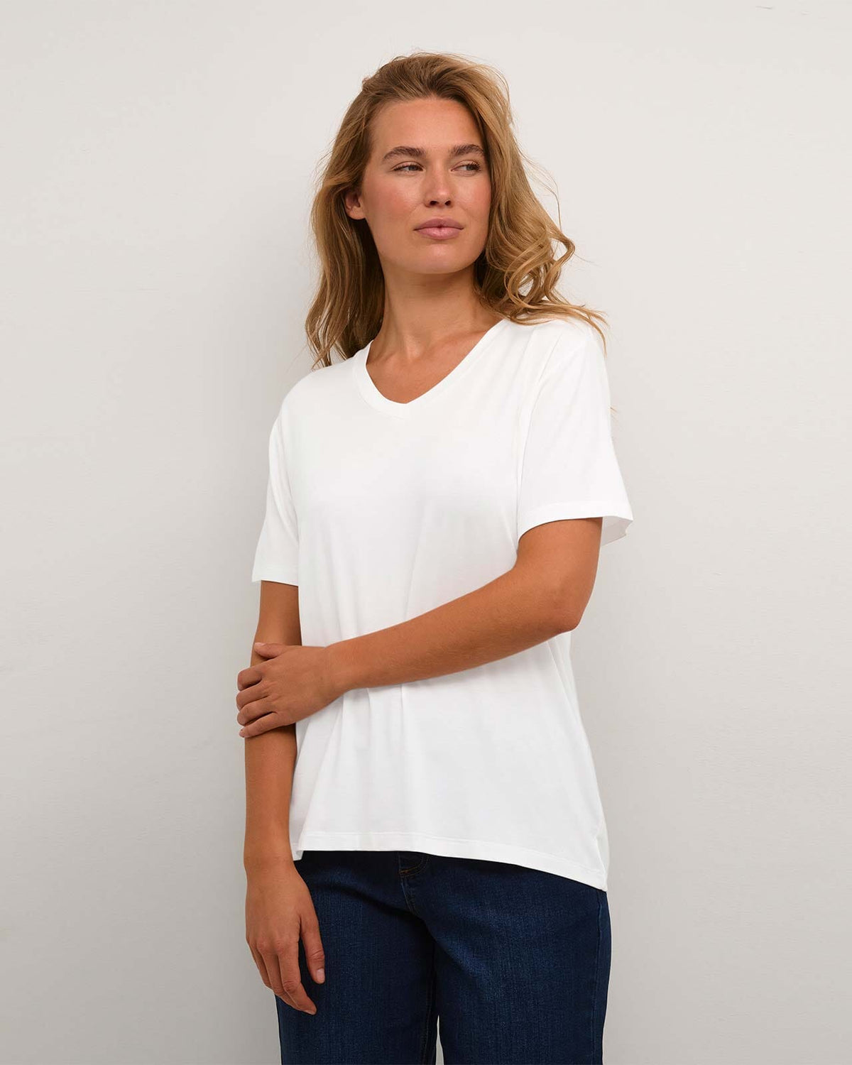 KAFFE T-skjorte Frida V-neck T-shirt - Chalk