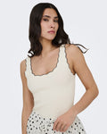 JDY Singlet Nanna S/L Scallop Edge Top Knt - Cloud Dancer/ Black Contrast