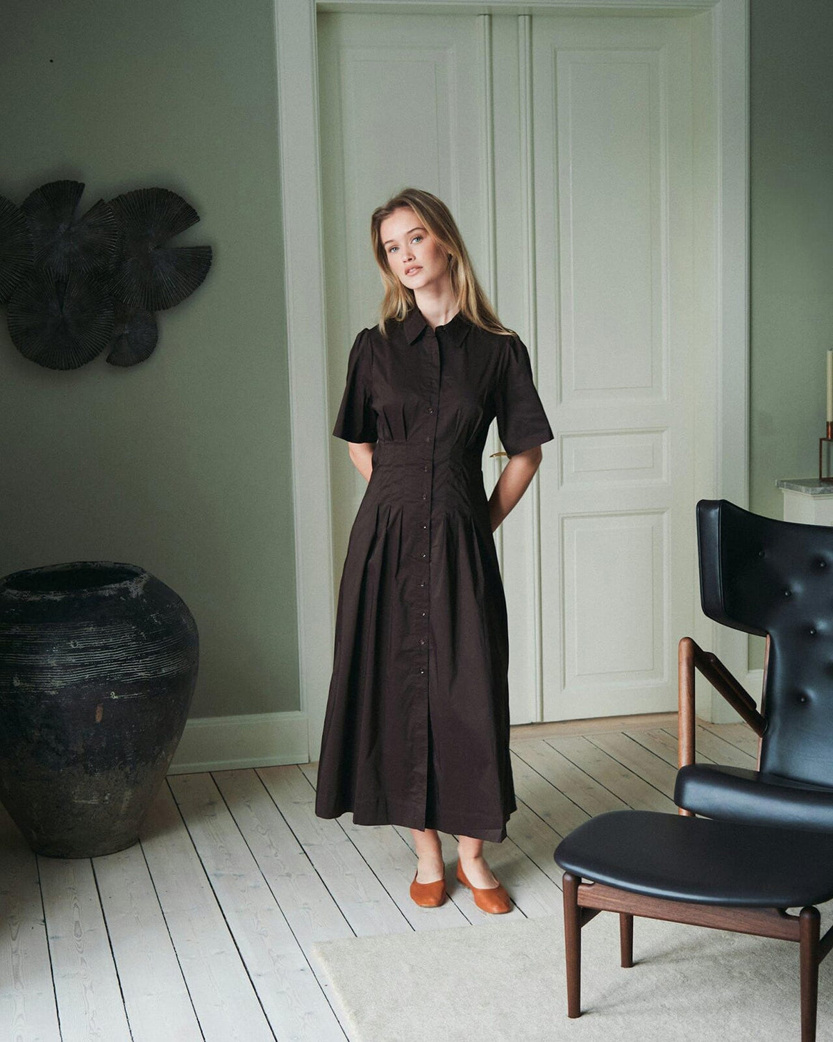 NEO NOIR Midikjole Baia Poplin - Chocolate Brown