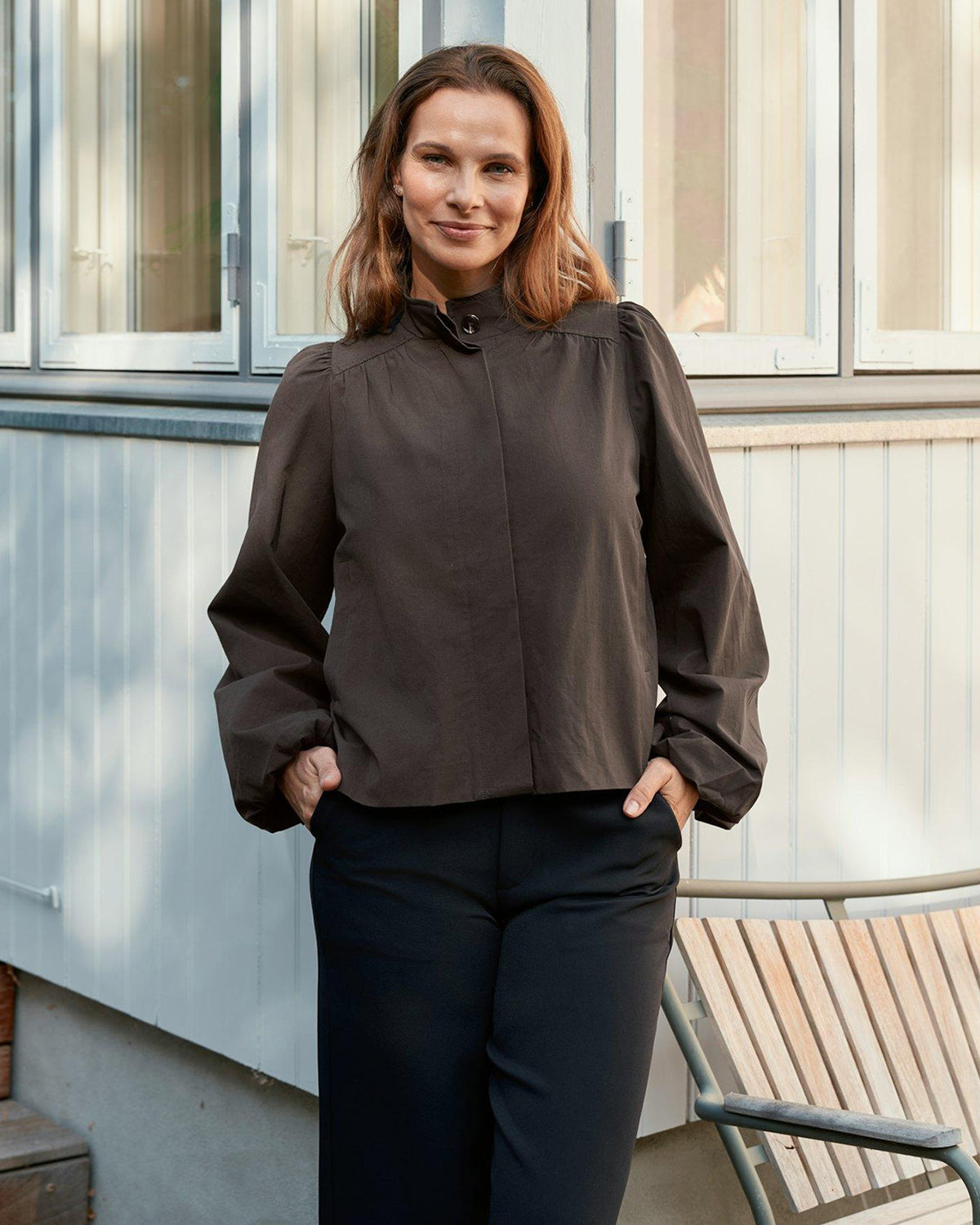 NEO NOIR Jakke Tirsa Twill - Dark Brown