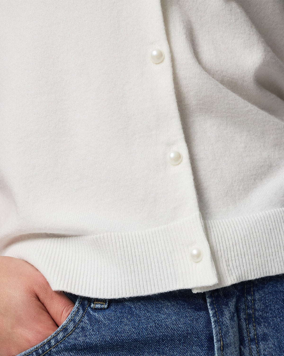 PIECES Topp Nora SS V-neck Knit - Cloud Dancer