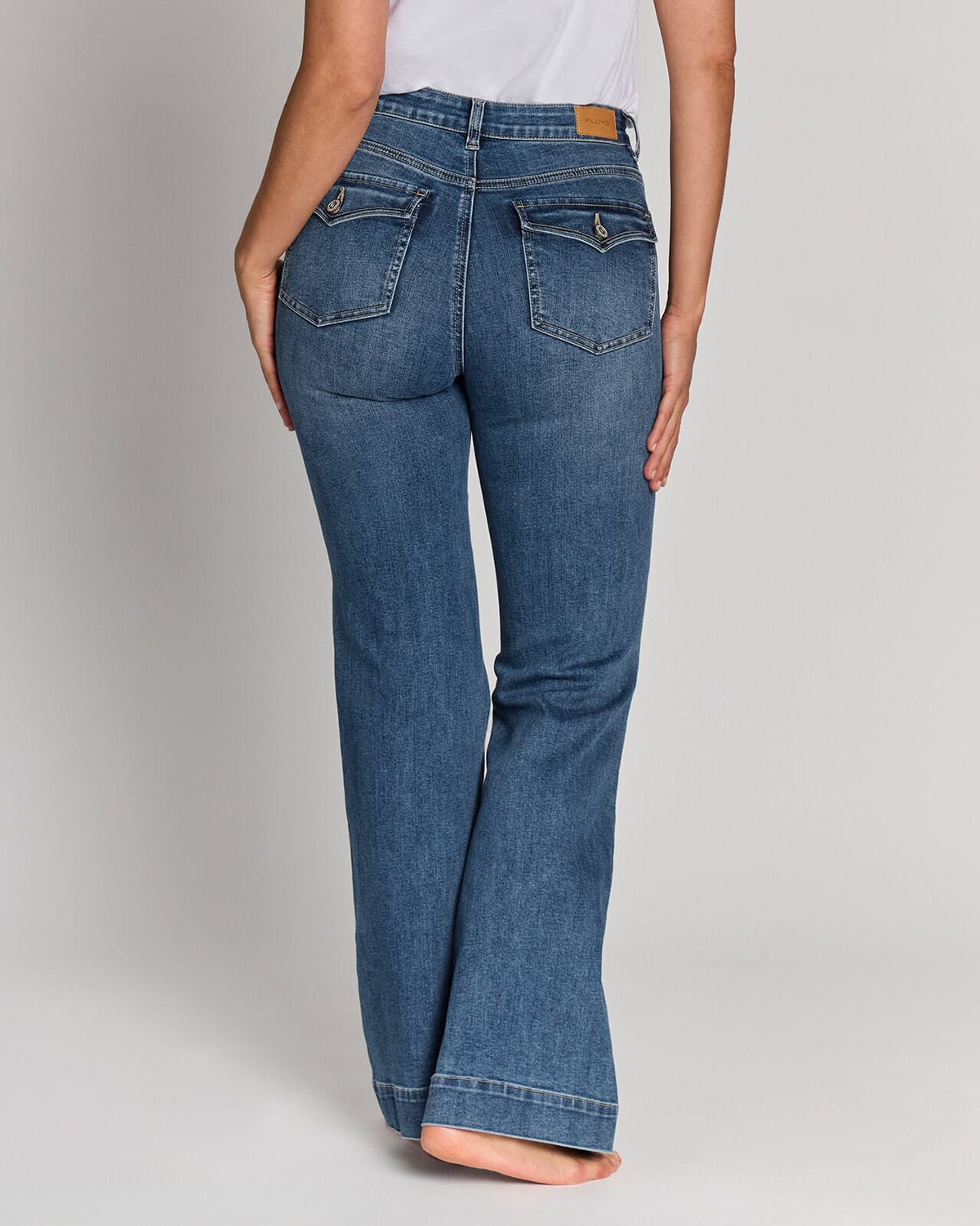 FLOYD Jeans Annika Back Pocket 1016 - Medium J. Blue