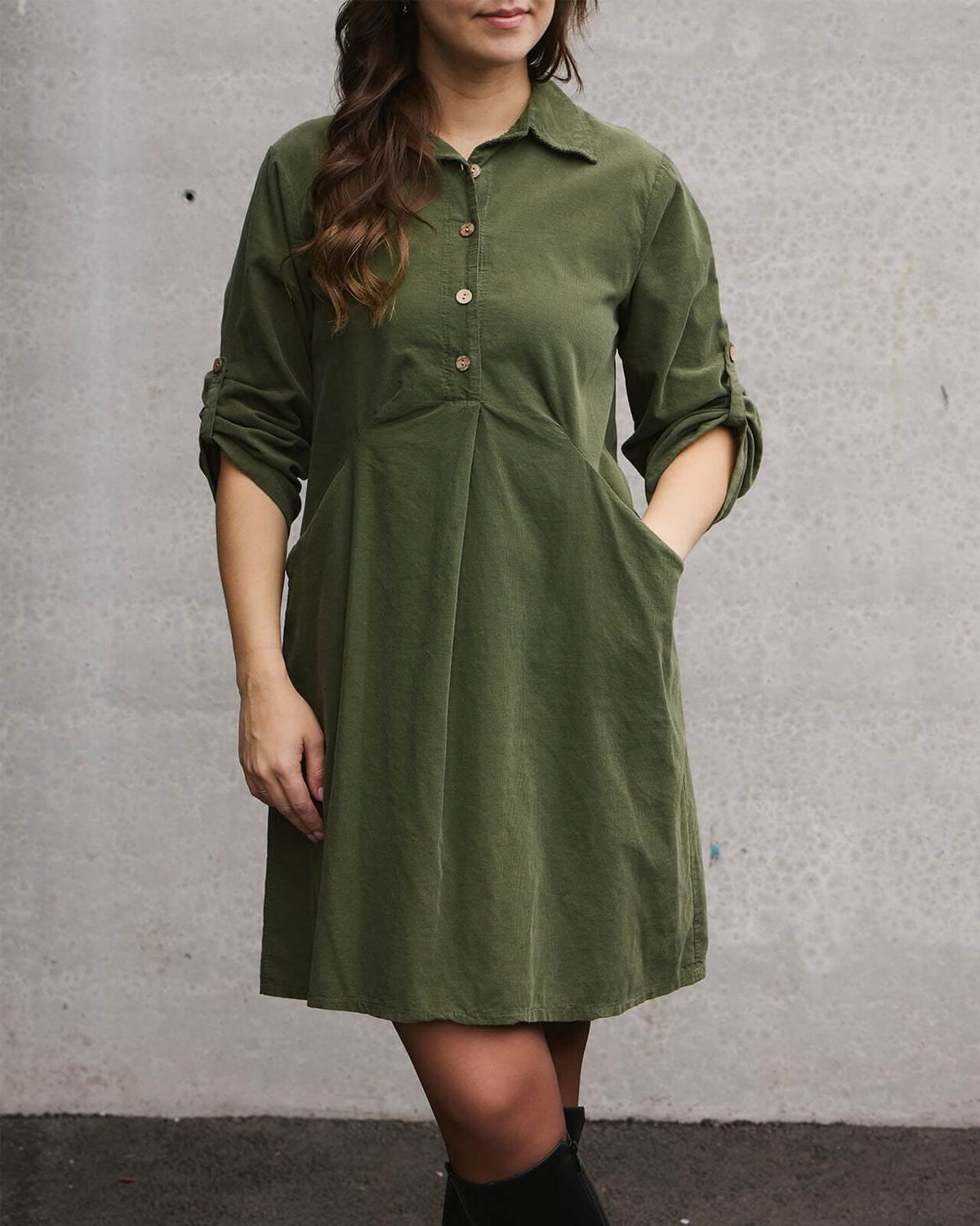 FLOYD Skjortekjole Randi Babycord - Army Green