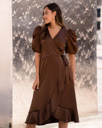 FLOYD Omslagskjole Samari Satin - Dark Brown