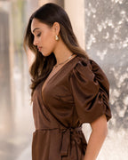 FLOYD Omslagskjole Samari Satin - Dark Brown