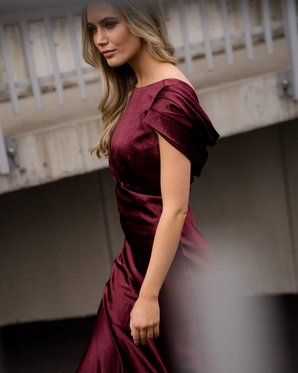 FLOYD Maxikjole Amaris Heavy Satin - Deep Cherry