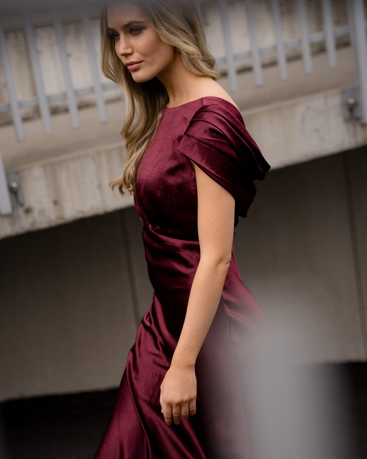 FLOYD Maxikjole Amaris Heavy Satin - Deep Cherry
