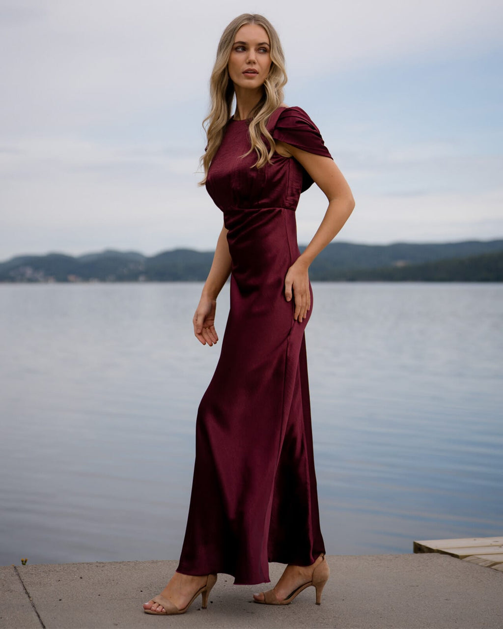 FLOYD Maxikjole Amaris Heavy Satin - Deep Cherry