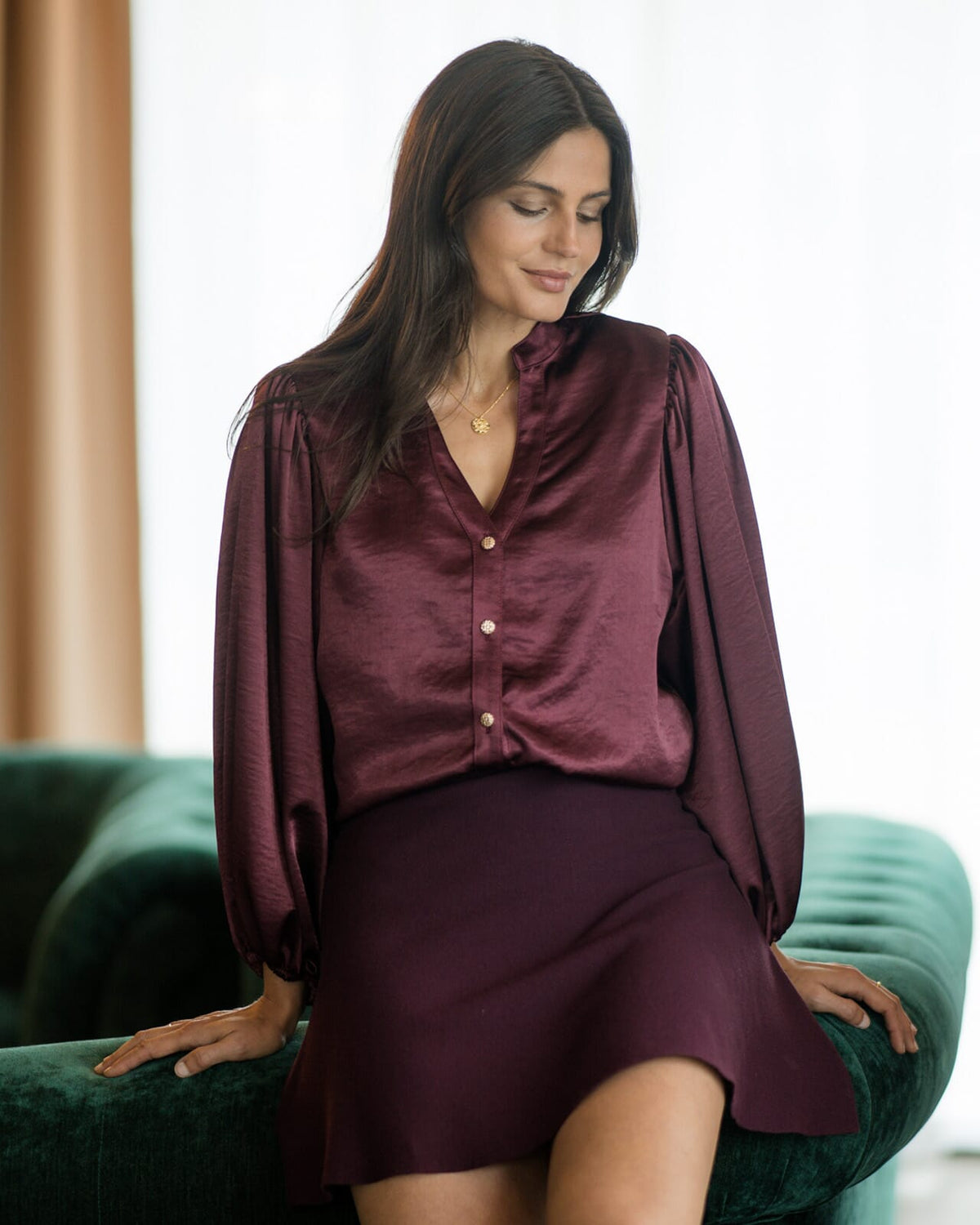 FLOYD Bluse Nelly Heavy Satin Goldbuttons - Deep Cherry