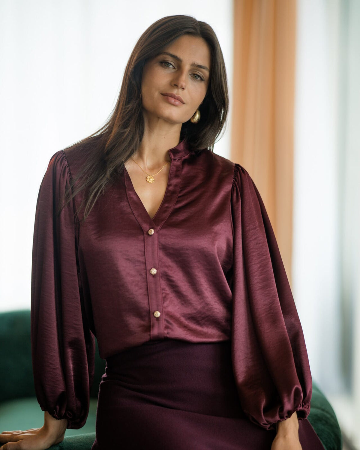 FLOYD Bluse Nelly Heavy Satin Goldbuttons - Deep Cherry