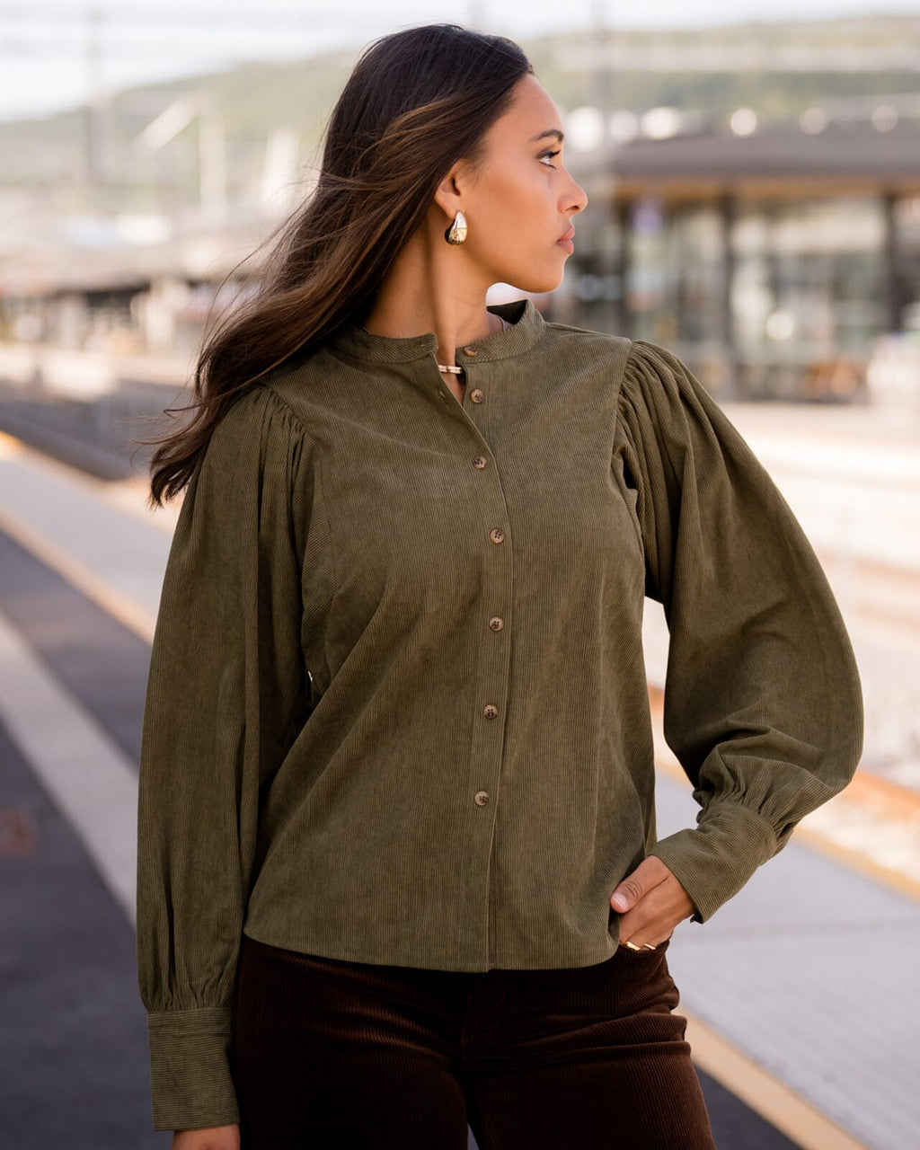 FLOYD Skjorte Abbi Cord - Mossy Green