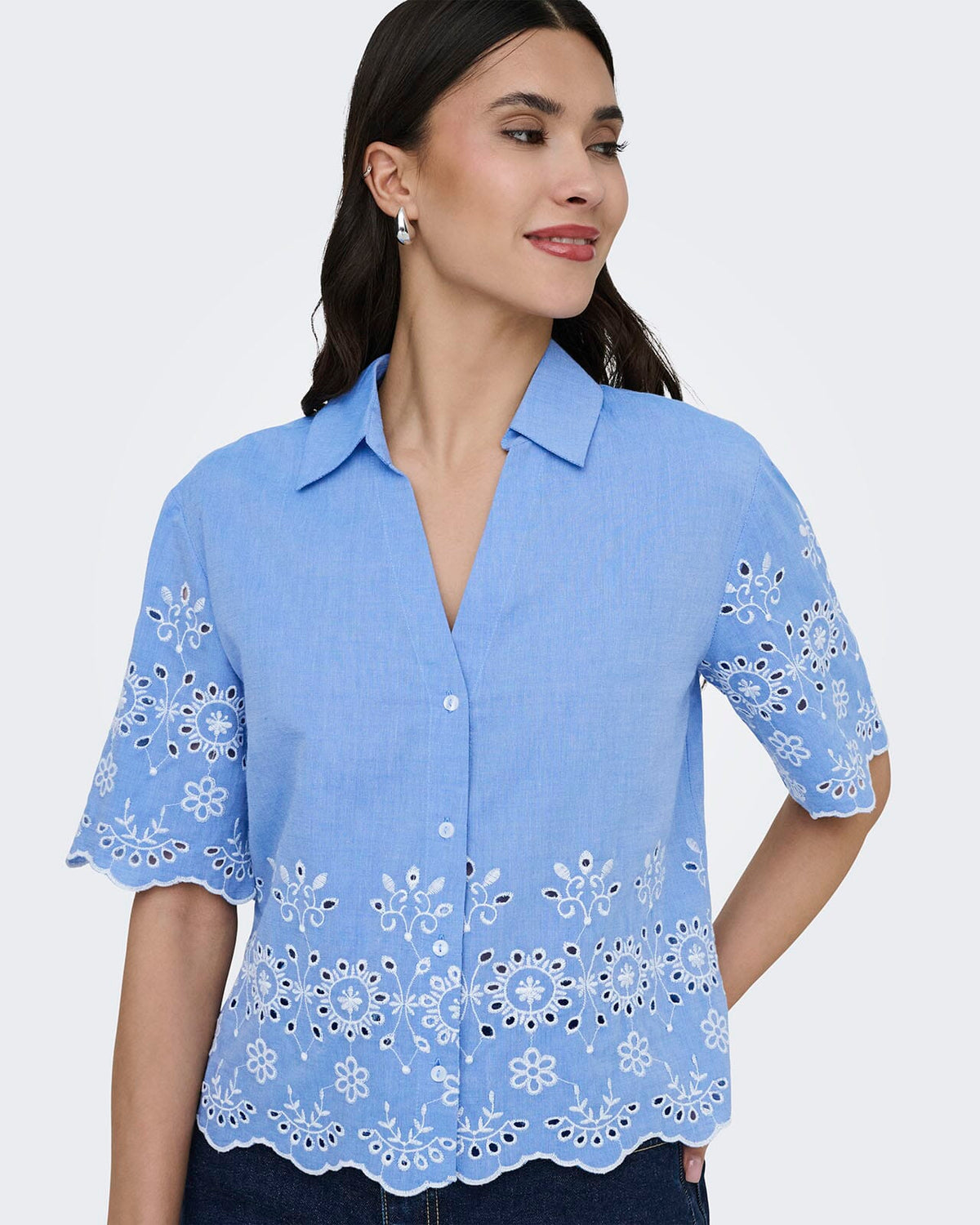 JDY Skjorte Marina 2/4 Embroidery - Blue Bonnet/ Bright White Embroidery