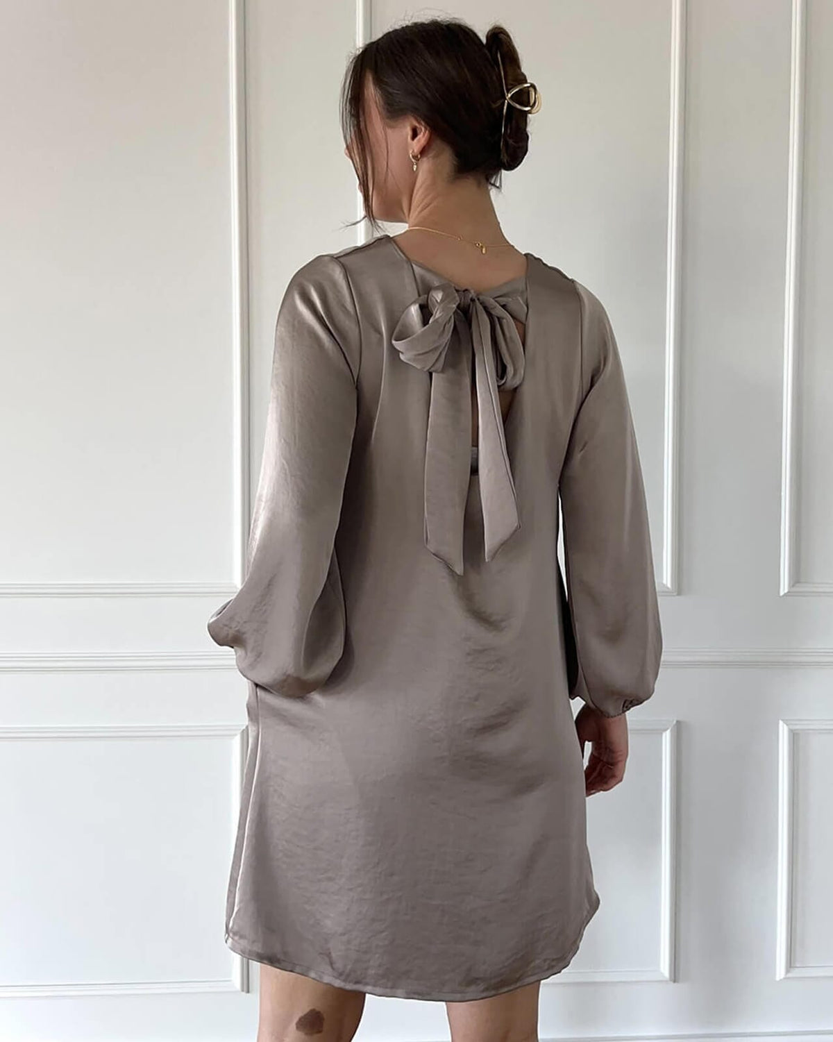 FLOYD Kjole Jennifer Uni Satin - Light Taupe