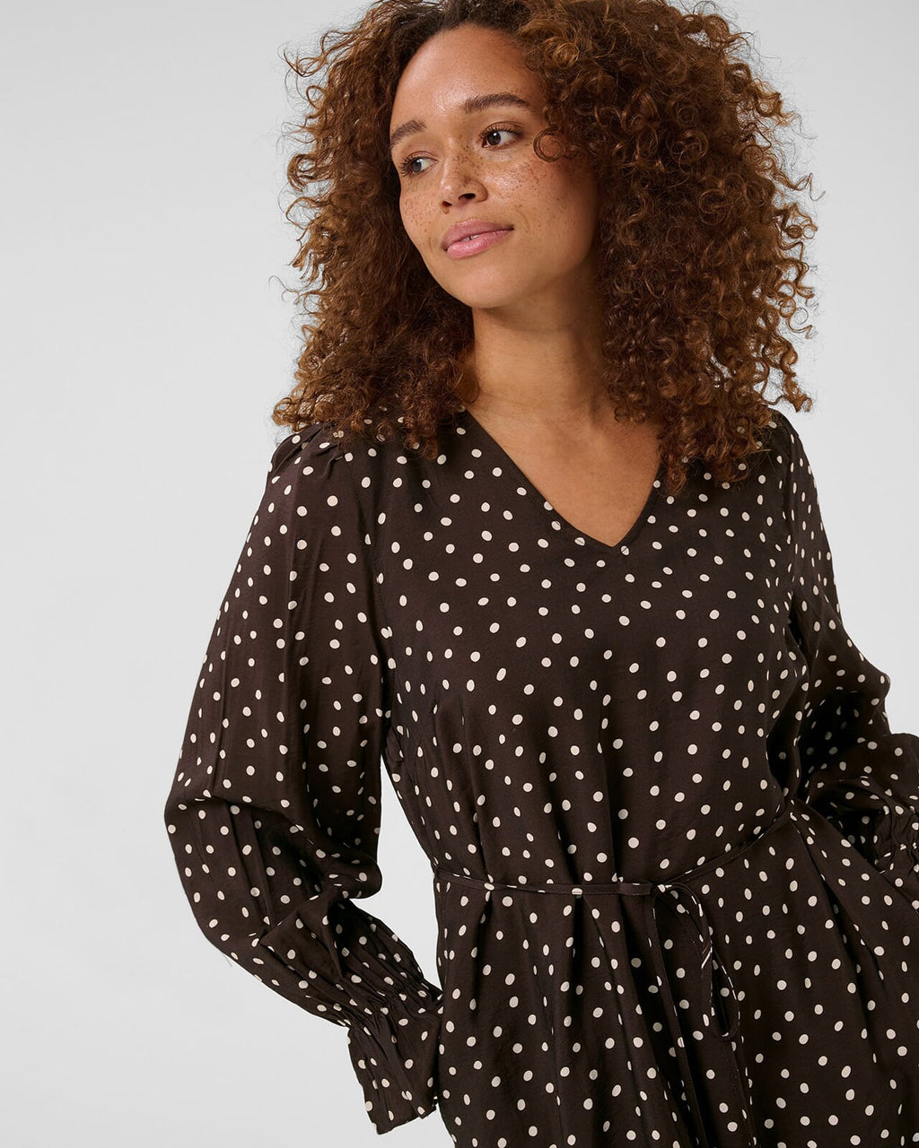 KAFFE Kjole Dotte - Coffee Bean/ Turtledove Dot