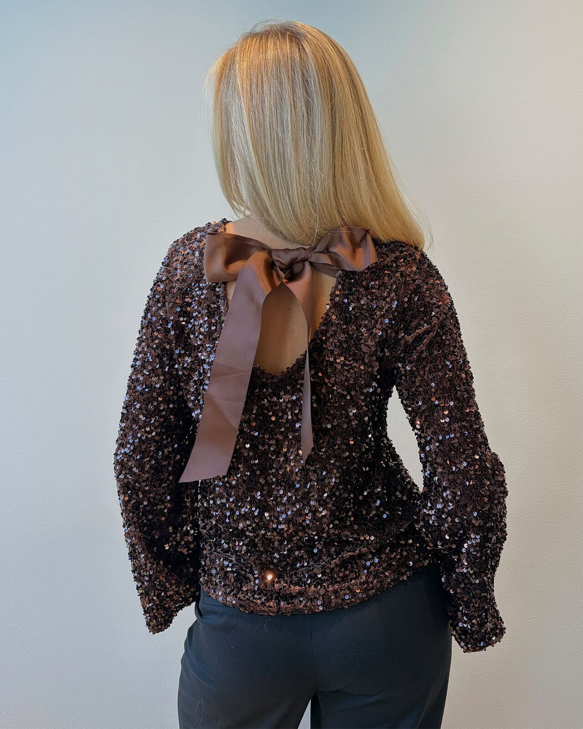 PIECES Paljettopp Kammy LS Deep Back Bow - Chicory/ Coffee Brown Sequins