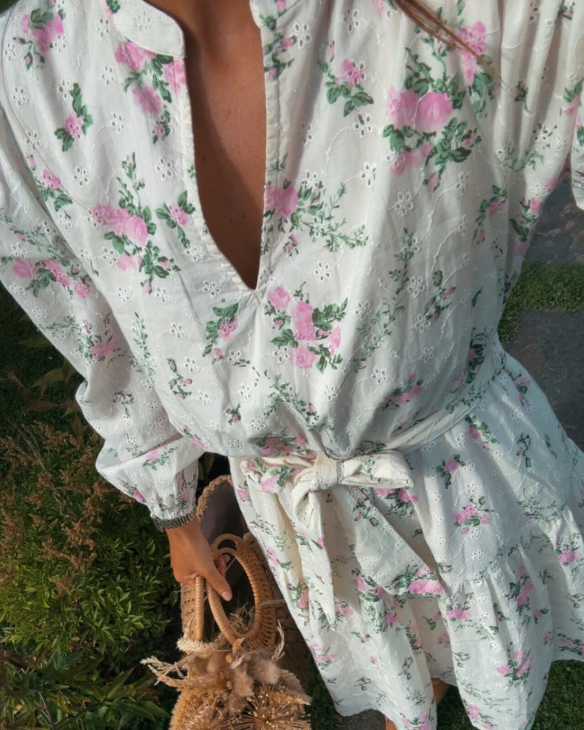 VILA Kjole Miada L/S Emb Short Shirt - Snow White/ Flowers