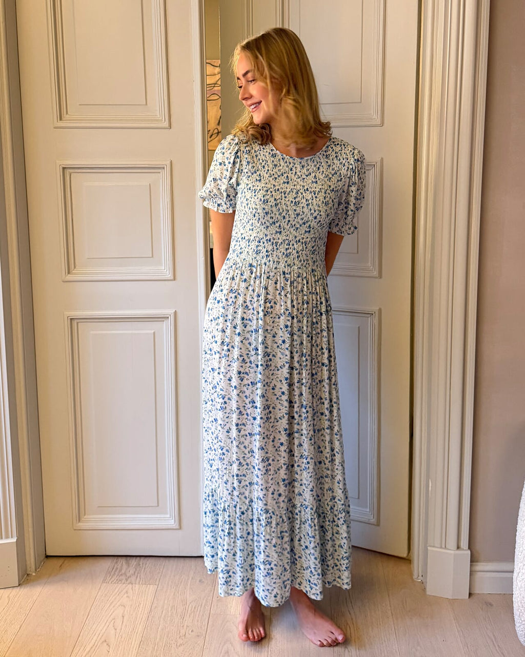 VILA Midikjole Greis S/S O-neck Ankle - Snow White/ Blue Flowers