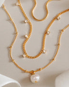 ORELIA Kjede Pearl Drop & Multi Crystal 3-row - Pale Gold
