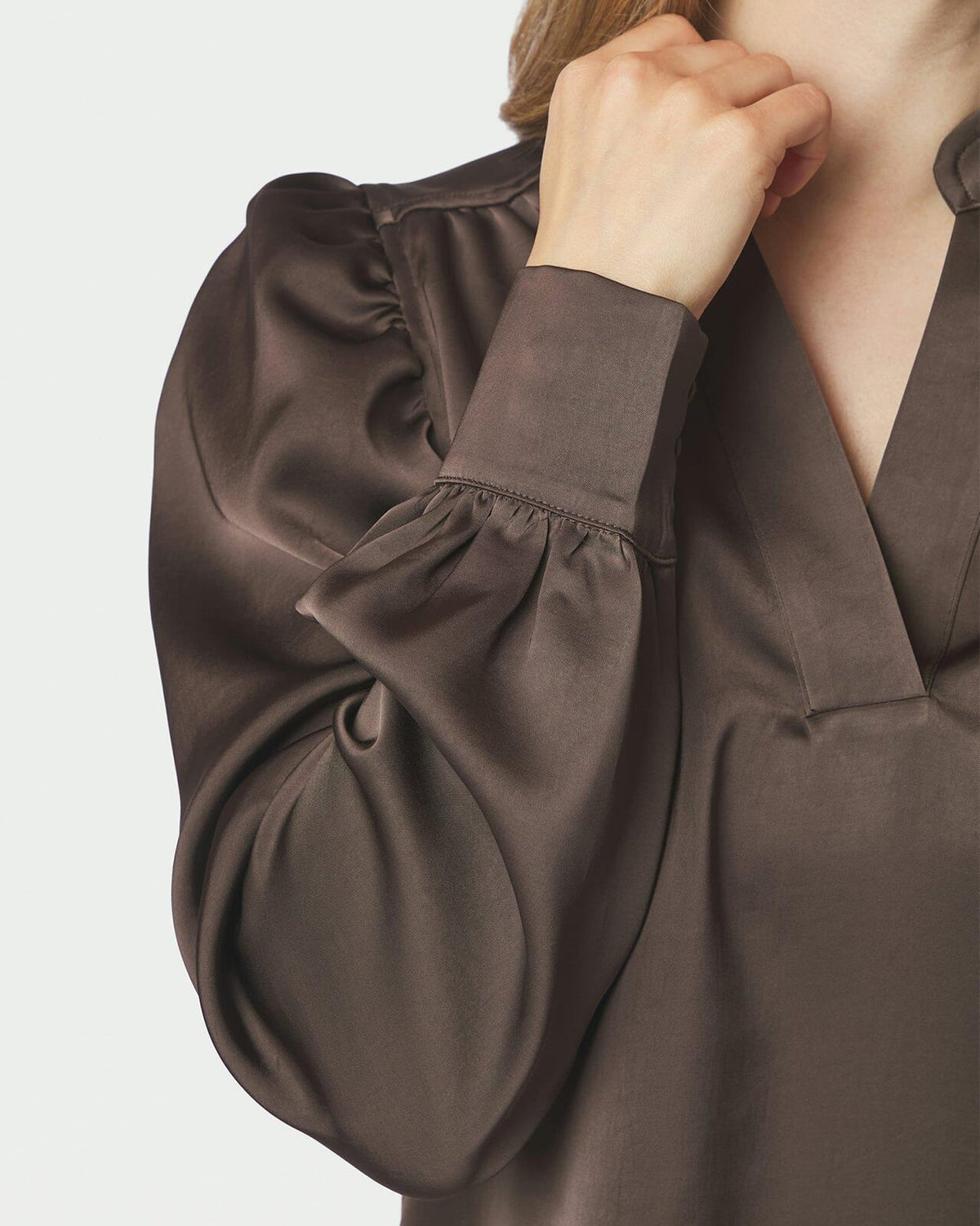 NEO NOIR Bluse Rosslyn Heavy Sateen - Dark Brown