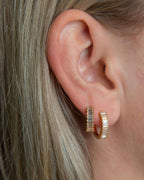 Emilia By Bon Dep Øreringer Medium squared stone - Gold/ White