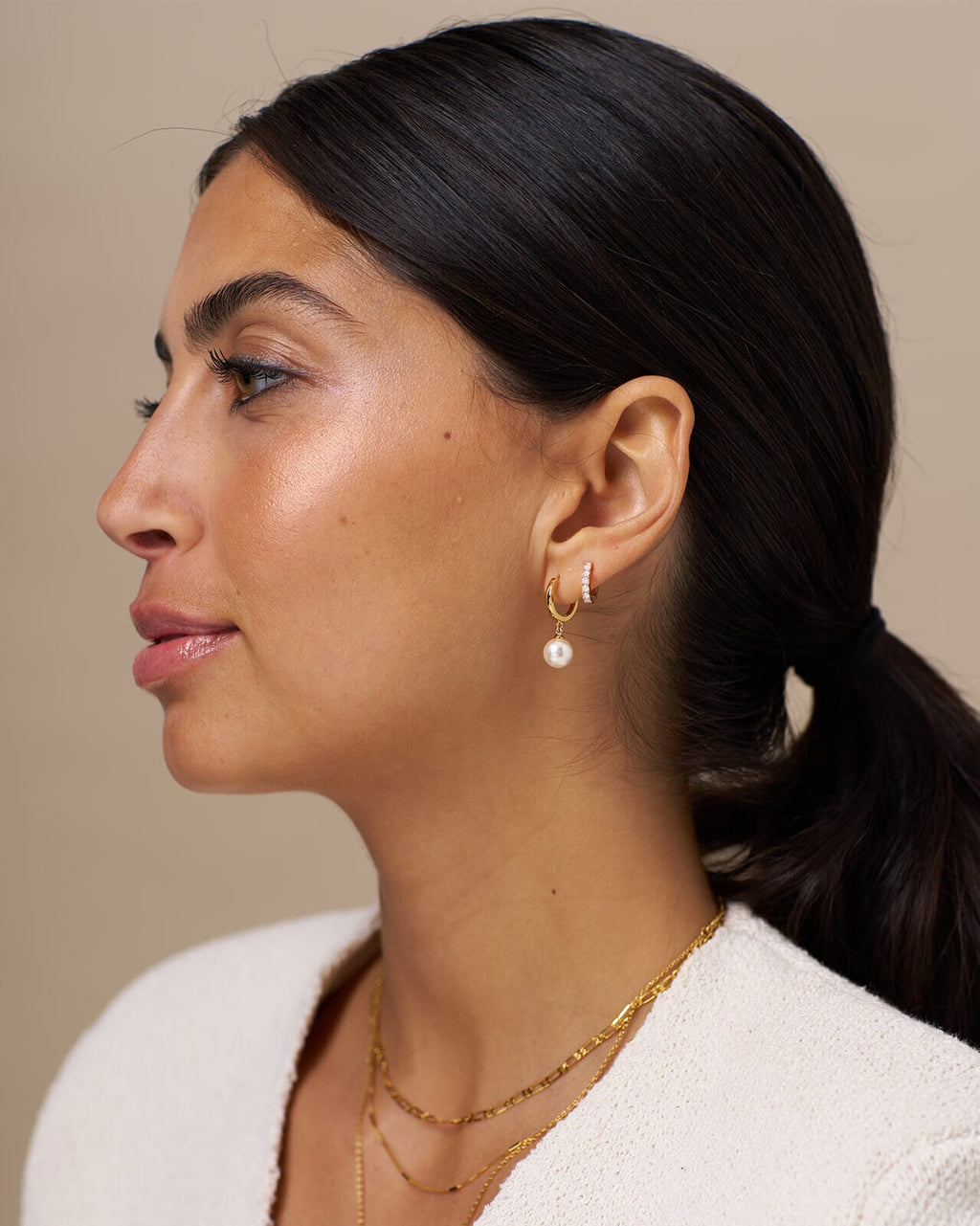 ORELIA Øreringer Pearl Drop Huggie Hoop Earrings - Gold