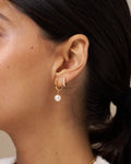 ORELIA Øreringer Pearl Drop Huggie Hoop Earrings - Gold