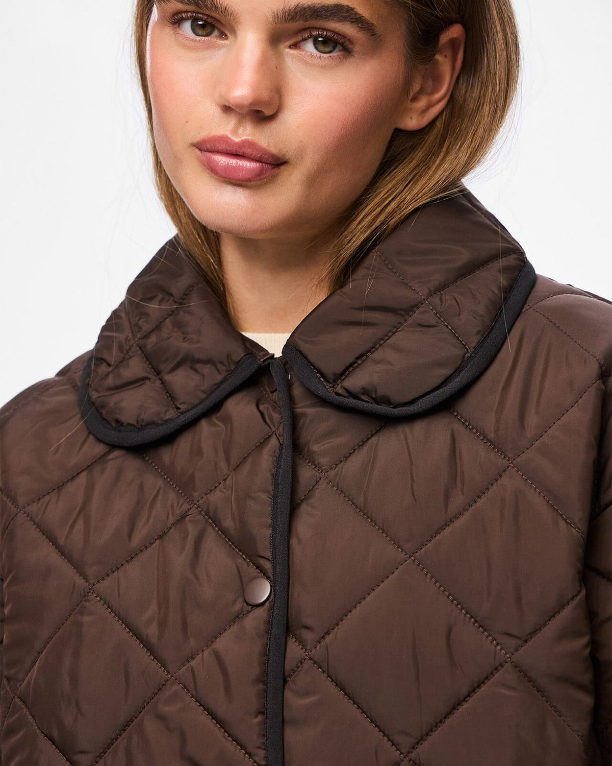 PIECES Jakke Emily Short Quilted Jacket -  Hot Fudge/ Black B.