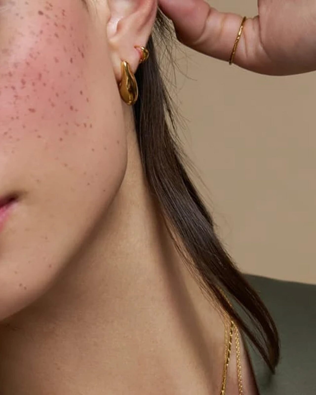 Orelia Øredobber Organic Droplet Earring - Pale Gold