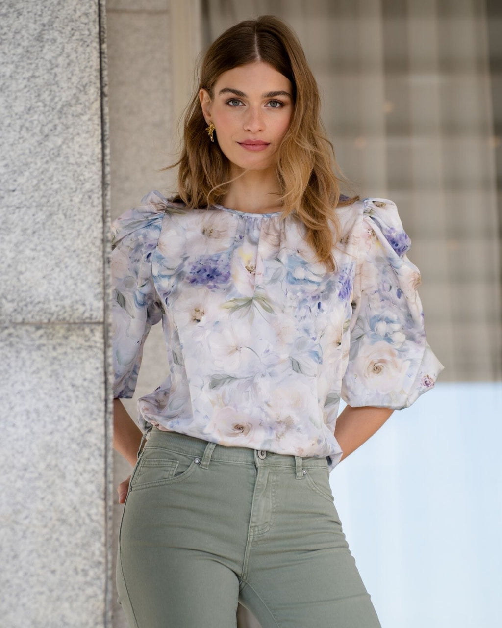 FLOYD Topp Mindy Flor - Offwhite/ Silver/ Lavendel