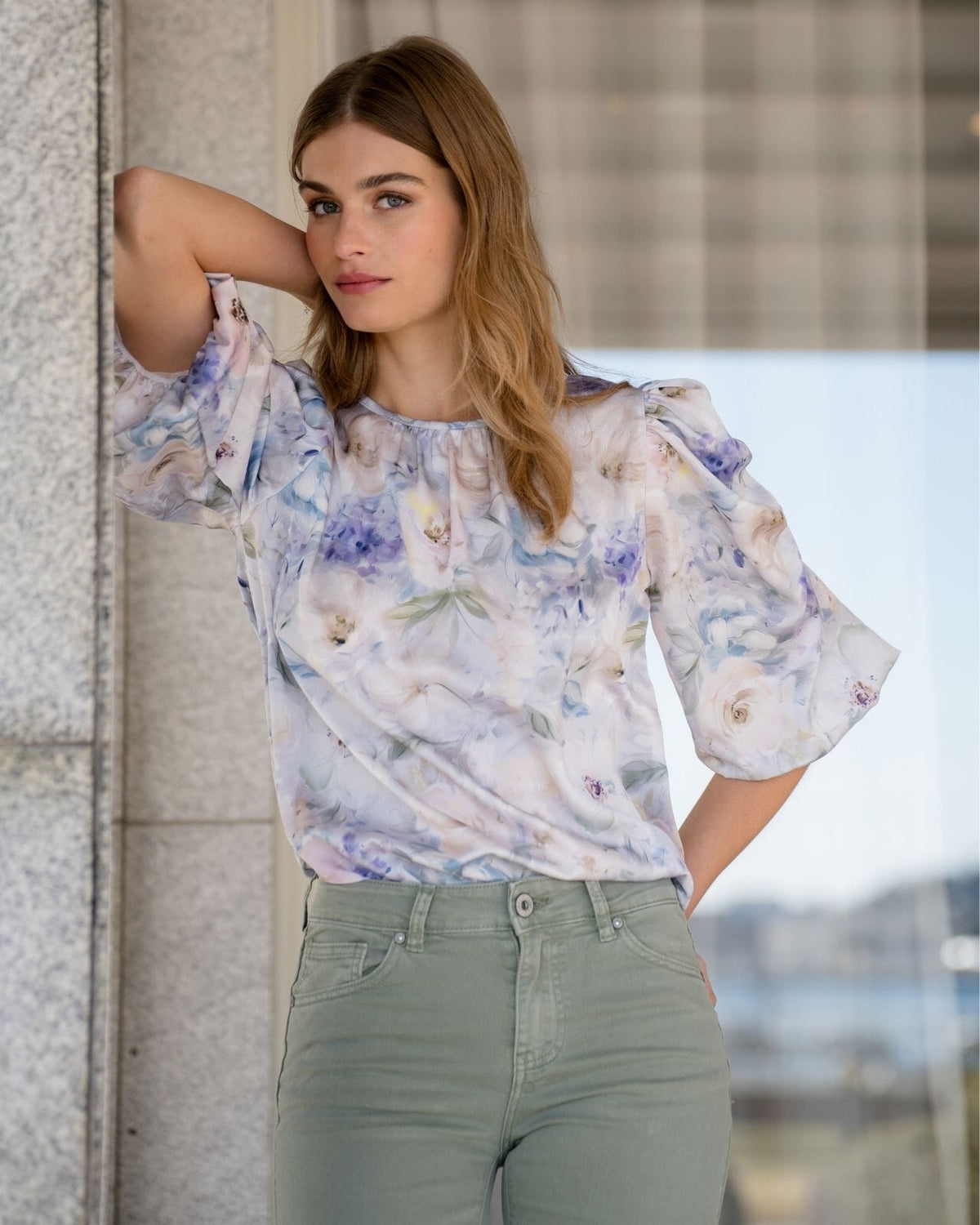 FLOYD Topp Mindy Flor - Offwhite/ Silver/ Lavendel